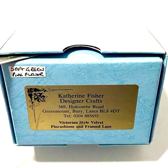 Vintage Katherine Fisher Handmade Embroidered Victorian-style Velvet Pin Cushion - Picture 9 of 12